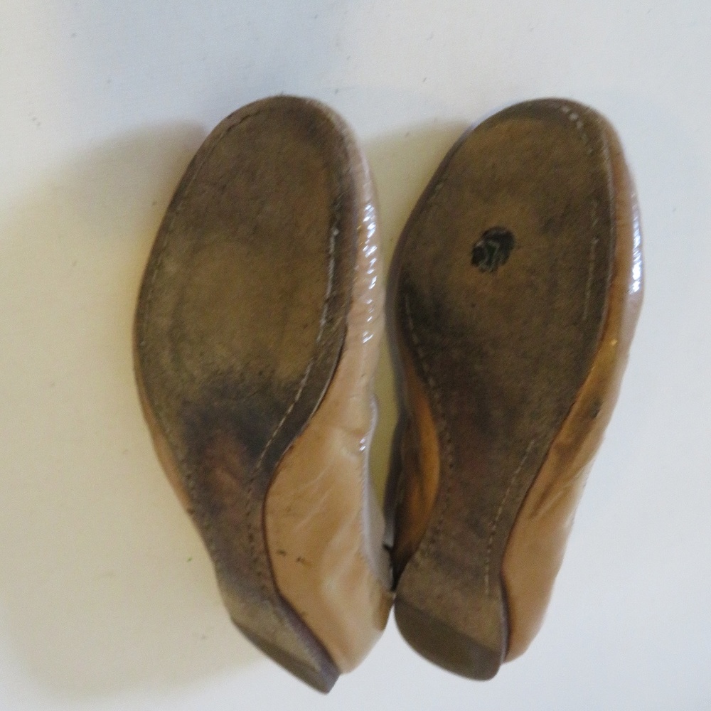 WOMENS TORY BURCH BEIGE PATENT LEATHER FLATS 8.5* - Picture 5 of 5